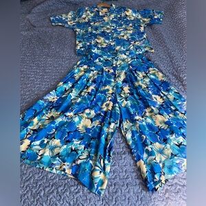 ALEXON Floral Blue Short Sleeve Top and wide leg pants Set. VTG two-piece set